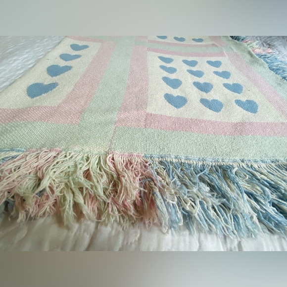 Vintage reversible multi-color pastel heart throw blanket - Picture 5 of 6